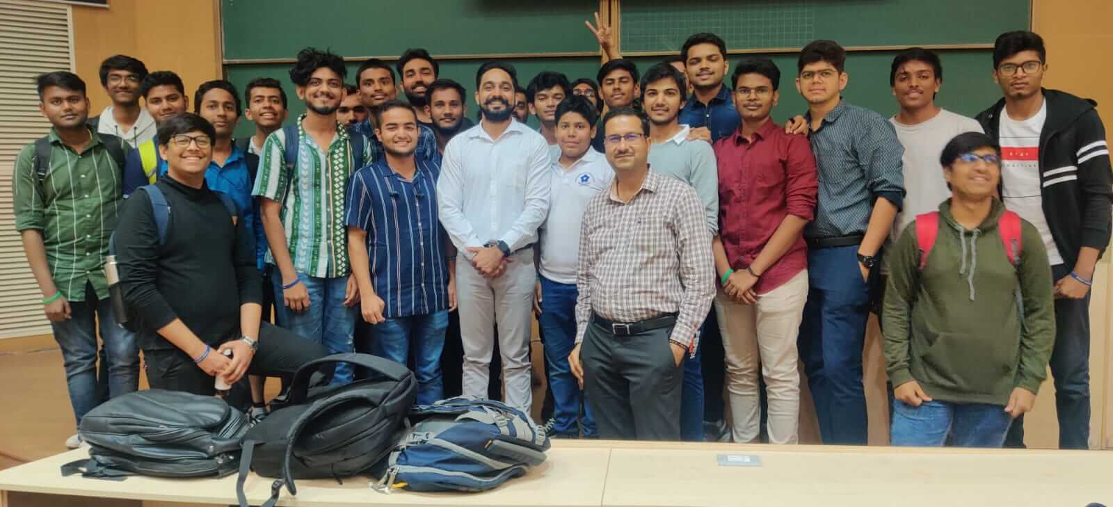 y4mda_1600_WhatsAppImage20231101at21