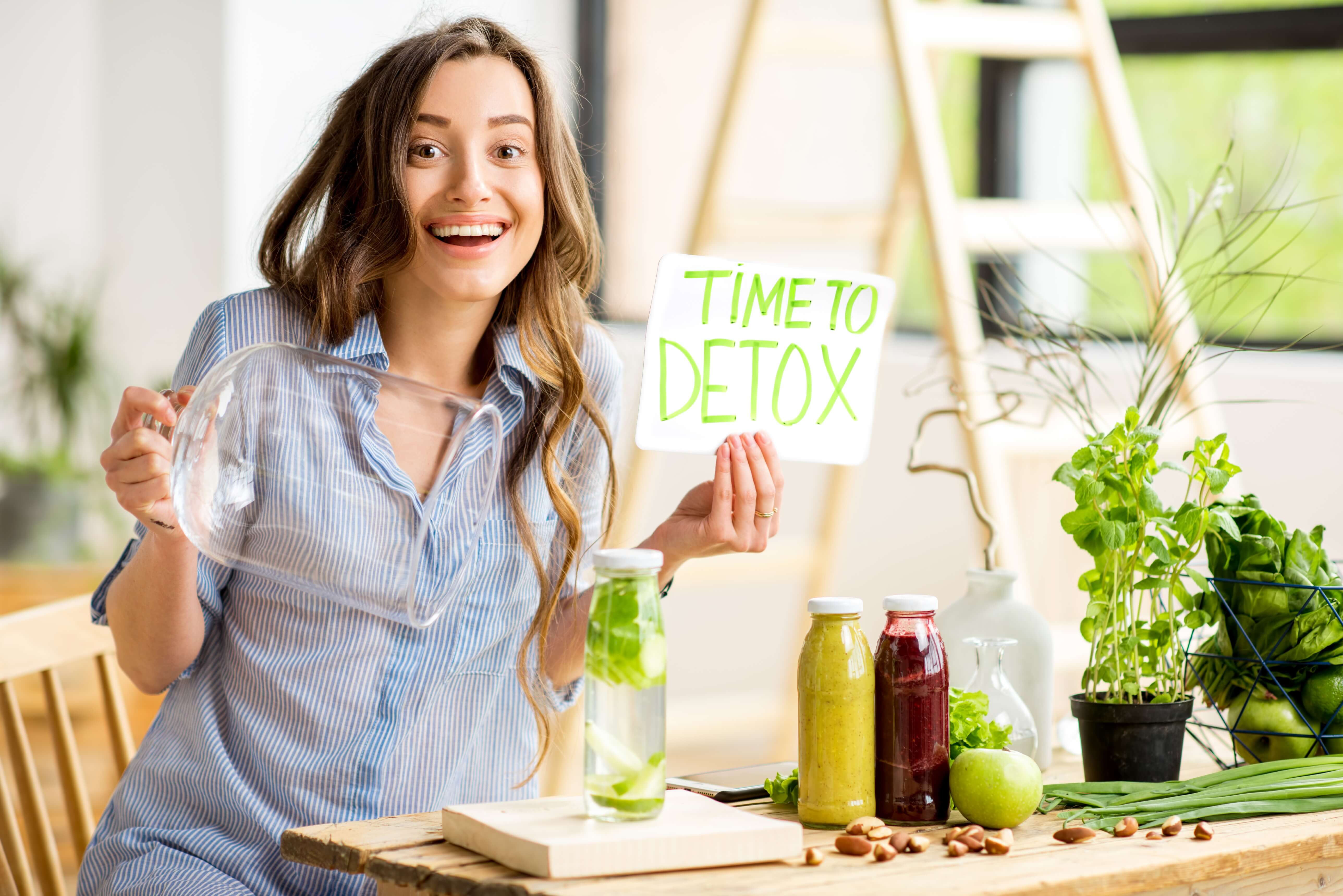 beautifulwomansittingwithhealthygreenfooddrinkshomeveganmealdetoxconcept1_fc66l_5152