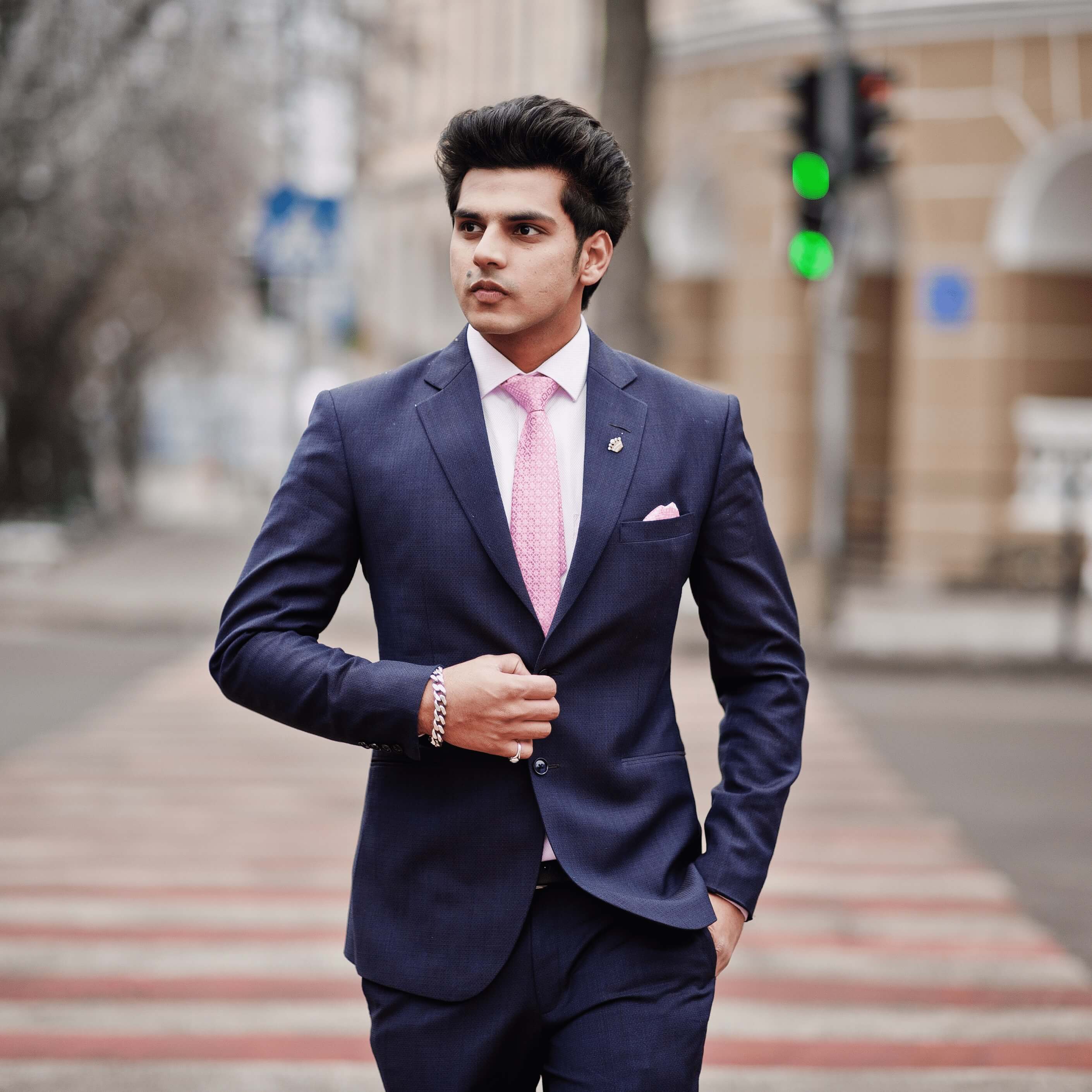 elegantindianmachomanmodelsuitpinktiewalkingcrosspedestrian_y4mzi_2820